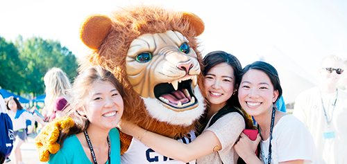 Students with NUMA the Lion